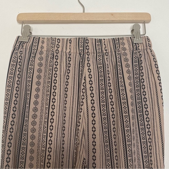 SHEIN beige and black boho pull up pants - Picture 5 of 6